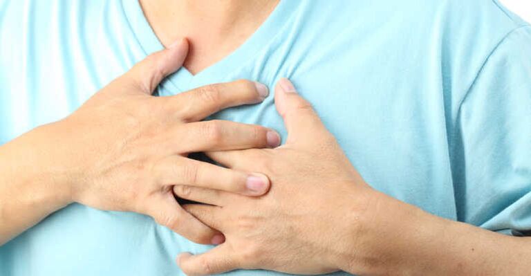 Eine thorakale Osteochondrose äußert sich häufig durch Schmerzen im Herzbereich